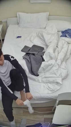 酒店偷拍 大学生情侣蓝衬衫气质美女被操后喜欢用双脚踩舔狗男朋友脸 截图14