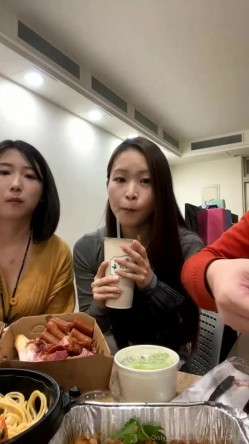 台湾泡良大神性爱救火队「xinyimark」OF日常约炮露脸私拍 众多良家学生模特网红拜倒在炮王牛仔裤下 截图5