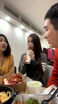 台湾泡良大神性爱救火队「xinyimark」OF日常约炮露脸私拍 众多良家学生模特网红拜倒在炮王牛仔裤下 截图6