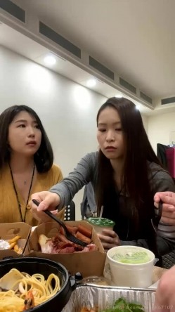 台湾泡良大神性爱救火队「xinyimark」OF日常约炮露脸私拍 众多良家学生模特网红拜倒在炮王牛仔裤下 截图7