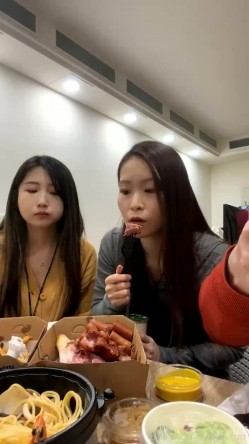 台湾泡良大神性爱救火队「xinyimark」OF日常约炮露脸私拍 众多良家学生模特网红拜倒在炮王牛仔裤下 截图16