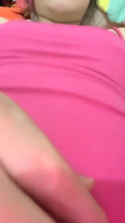 真实农村的孩子，【小陈陈】，玉米地干完活，自慰抠抠逼，寂静竹林中，肆意释放欲望 截图16