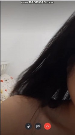 堪比果条 ️的网络招聘模特视频面试被泄露流出明星气质美女黄X惠360度裸露特写，附生活照 截图1