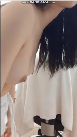 堪比果条 ️的网络招聘模特视频面试被泄露流出明星气质美女黄X惠360度裸露特写，附生活照 截图15