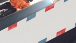男扮女装淡定坑神国产无门女公厕当面对着拍有年轻漂亮美女有良家少妇有熟女多个年龄段 截图8