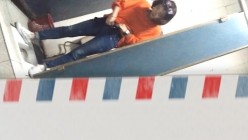 男扮女装淡定坑神国产无门女公厕当面对着拍有年轻漂亮美女有良家少妇有熟女多个年龄段 截图14