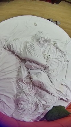 流出酒店偷拍 ️大学生情侣眼镜男开个钟点房抓紧时间和丰满女友激情床上操完床下操 截图16