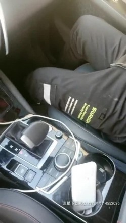 漂亮的小姐姐露脸与小哥哥玩户外车震，颜值高逼里塞个跳弹调情，车内口交被大鸡巴爆草，骚逼特写呻吟可射 截图2