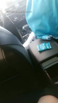 漂亮的小姐姐露脸与小哥哥玩户外车震，颜值高逼里塞个跳弹调情，车内口交被大鸡巴爆草，骚逼特写呻吟可射 截图7