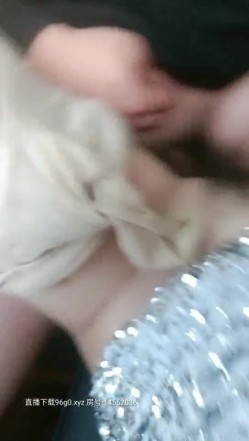 漂亮的小姐姐露脸与小哥哥玩户外车震，颜值高逼里塞个跳弹调情，车内口交被大鸡巴爆草，骚逼特写呻吟可射 截图10