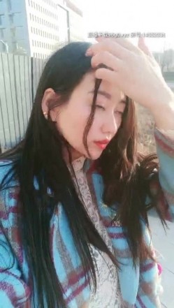 漂亮的小姐姐露脸与小哥哥玩户外车震，颜值高逼里塞个跳弹调情，车内口交被大鸡巴爆草，骚逼特写呻吟可射 截图15