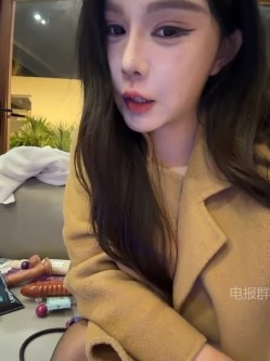 ️顶级外围骚货【linjianvhai】网红女神玩的花双洞已开~灌肠喷水户别墅外泳池阳台秀屁眼骚 截图3