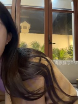 ️顶级外围骚货【linjianvhai】网红女神玩的花双洞已开~灌肠喷水户别墅外泳池阳台秀屁眼骚 截图6