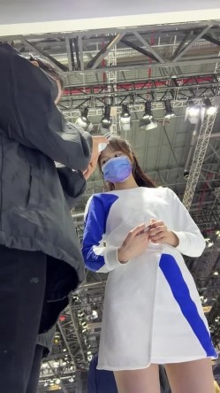 [超级裙底]最新2023上海车展各色美女模特 总有一款你喜欢 截图1