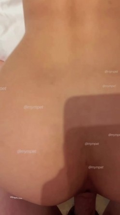 明星级颜值，露脸女神【MYMPET】最新付费福利，优质性瘾情侣，调教裸舞啪啪 截图6