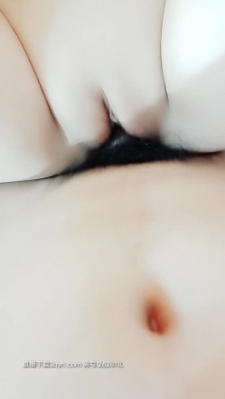极品无毛粉穴闺蜜被男朋友大屌无套爆操 边看和我啪啪操的激情视频边和闺蜜激情床战 操到地老天荒 高清源码录制 截图3