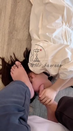 推特潮汕DOM绿帽调教大神【渡先生】私拍，各种羞辱M贱母狗，圣水口水毒龙吞精踩脸臭袜终极玩肏 截图5
