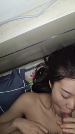 陕西女友一边吃弟弟一边研究，说着贼淘气的话了，屏幕前的我看着都觉得很甜 截图12