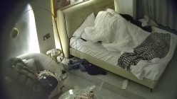 酒店偷拍连续3天入住的年轻情侣古灵精怪的双马尾可爱甜妹被男友不分日夜操了几次 截图4