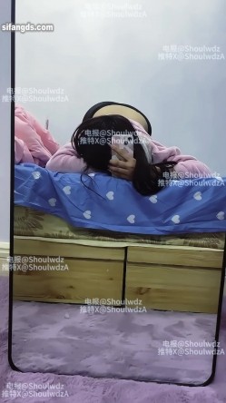 PUA大神【受肉完犊子】VIP福利，操控举牌，超多反差学生小母狗，紫薇裸舞，有露脸 截图2