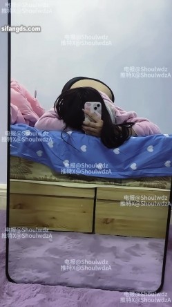 PUA大神【受肉完犊子】VIP福利，操控举牌，超多反差学生小母狗，紫薇裸舞，有露脸 截图3