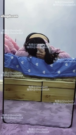 PUA大神【受肉完犊子】VIP福利，操控举牌，超多反差学生小母狗，紫薇裸舞，有露脸 截图4