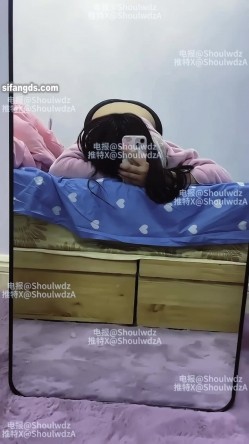 PUA大神【受肉完犊子】VIP福利，操控举牌，超多反差学生小母狗，紫薇裸舞，有露脸 截图7