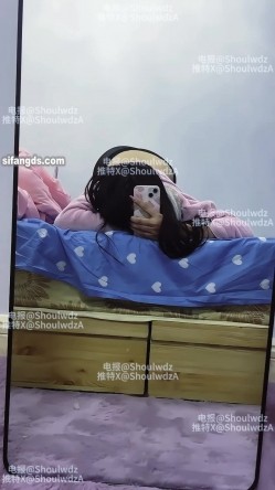 PUA大神【受肉完犊子】VIP福利，操控举牌，超多反差学生小母狗，紫薇裸舞，有露脸 截图12