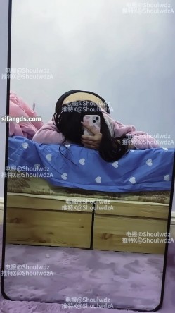 PUA大神【受肉完犊子】VIP福利，操控举牌，超多反差学生小母狗，紫薇裸舞，有露脸 截图14
