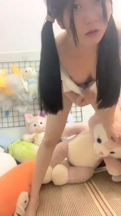 在校女大学生，【波波涩涩】，这个岁数看起来好小，含苞待放的小花骨朵，青涩，少女的逼无需多言，美爆了 截图2