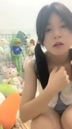 在校女大学生，【波波涩涩】，这个岁数看起来好小，含苞待放的小花骨朵，青涩，少女的逼无需多言，美爆了 截图11