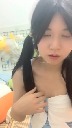 在校女大学生，【波波涩涩】，这个岁数看起来好小，含苞待放的小花骨朵，青涩，少女的逼无需多言，美爆了 截图12