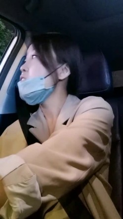 极品人妻！刺激，【放肆的小水娃】，真实良家，标准的贤妻良母，厨房搔首弄姿 截图7