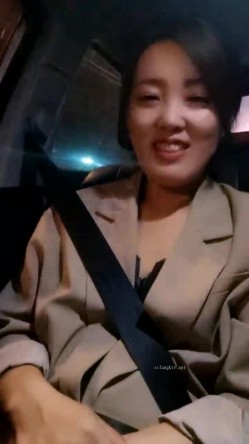 极品人妻！刺激，【放肆的小水娃】，真实良家，标准的贤妻良母，厨房搔首弄姿 截图11