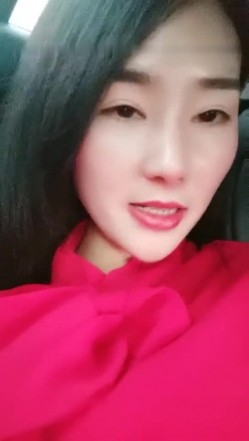 骚气红衣少妇【我要找一夜情】喜欢户外露出，野外锄地露出大屁股塞着跳蛋，旁边还有人回车上自慰 截图16