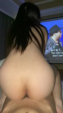 黑龙江骚货小美女 床上边打游戏边享受大鸡巴带来的快感 截图14