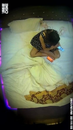 全套含未流出部分81V,最好的角度，画质出类拔萃，几个美女被男友又舔又操高潮 截图8