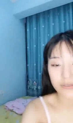高颜值小美女主播 身材也很苗条 自慰插穴 大姨妈都来了 很拼 截图3