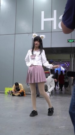 大神一路走一路抄底多位黑丝美女全是漂亮的小姐姐 截图2