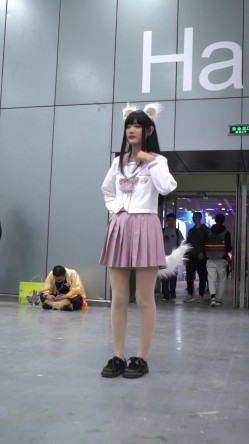 大神一路走一路抄底多位黑丝美女全是漂亮的小姐姐 截图5
