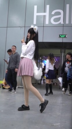 大神一路走一路抄底多位黑丝美女全是漂亮的小姐姐 截图9