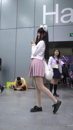 大神一路走一路抄底多位黑丝美女全是漂亮的小姐姐 截图10