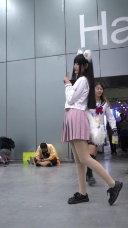 大神一路走一路抄底多位黑丝美女全是漂亮的小姐姐 截图11