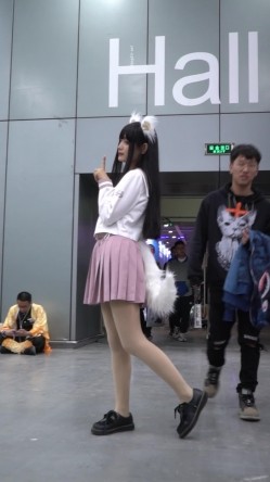 大神一路走一路抄底多位黑丝美女全是漂亮的小姐姐 截图13