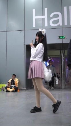 大神一路走一路抄底多位黑丝美女全是漂亮的小姐姐 截图14