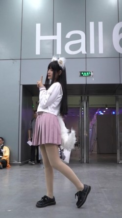 大神一路走一路抄底多位黑丝美女全是漂亮的小姐姐 截图16