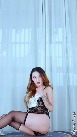 新晋爆火艺舞吧，女神模特【馨儿】又名PANS美惠子，高清定制双视角，露三点情趣裸舞摇摆挑逗 截图14