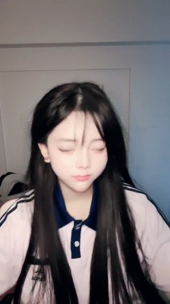 顶级校花来了！美到炸，清纯校园风小姐姐【取悦】刚下海就被操！满满撸点 截图1