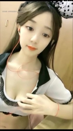 颜值超级清纯秒杀各路网红的萌妹子下海，超大尺度展示她那极品S级尤物身材 截图3