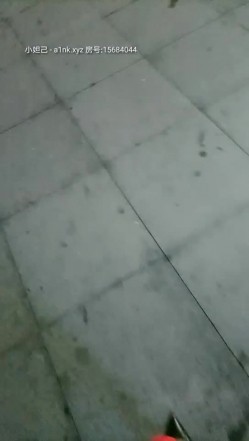 极品身材御姐【苍井户外骚】情人节约炮土豪粉丝停车场偷情玩刺激 穿着衣服站炮猛操 差点被发现 截图4